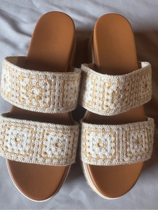 Altar'd State Shoes - Altar’d State Woven Crochet Double-Strap Slide Platform Sandals in Cream and Tan